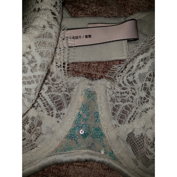 Victoria's Secret Dream Angels Gorgeous Bra - Picture 6 of 10